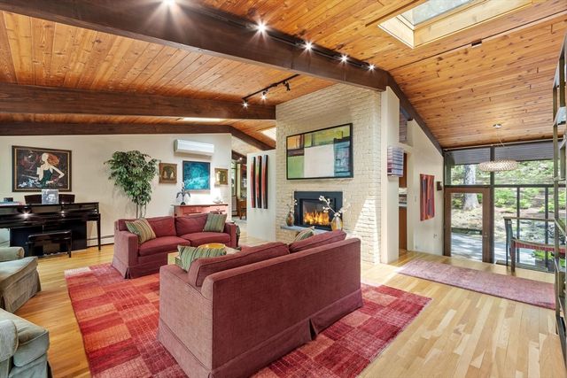 518 Annursnac Hill Rd, Concord, MA 01742