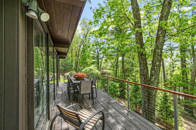 518 Annursnac Hill Rd, Concord, MA 01742