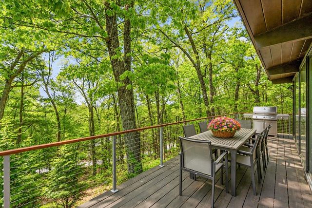518 Annursnac Hill Rd, Concord, MA 01742