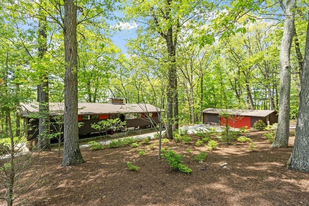 518 Annursnac Hill Rd, Concord, MA 01742