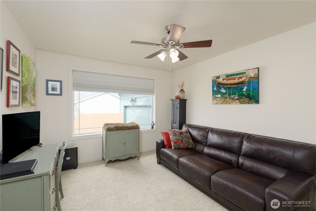 70 Onyx Lane, Sequim, WA 98382