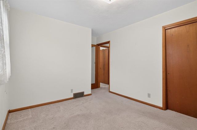 2218 Castle Street, Waterloo, IA 50701