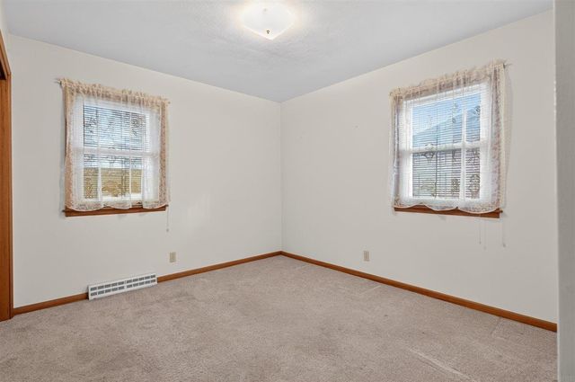 2218 Castle Street, Waterloo, IA 50701