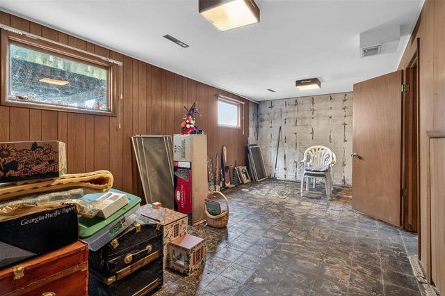 2218 Castle Street, Waterloo, IA 50701