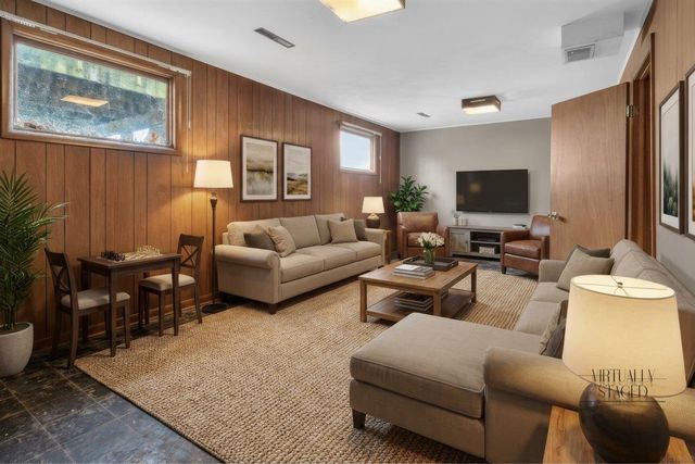 2218 Castle Street, Waterloo, IA 50701