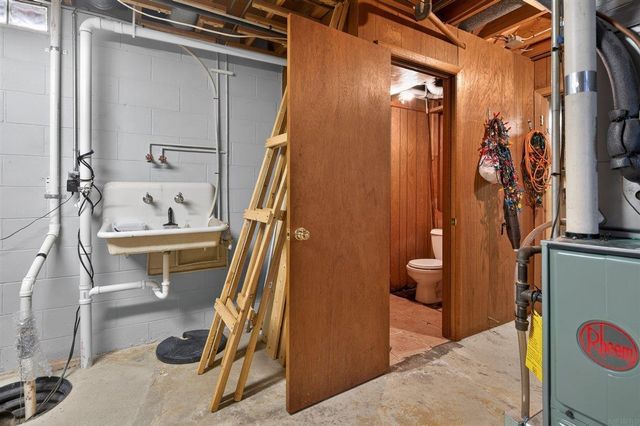 2218 Castle Street, Waterloo, IA 50701