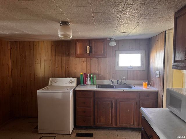 403 N 3RD Street, Cuba, IL 61427