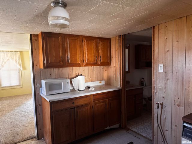 403 N 3RD Street, Cuba, IL 61427