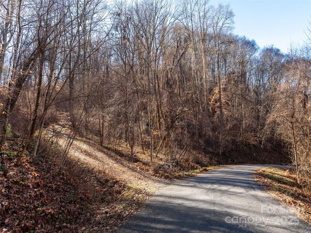 1182 Seven Glens Drive, Weaverville, NC 28787