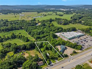2609 Huntsville Road, Fayetteville, AR 72701