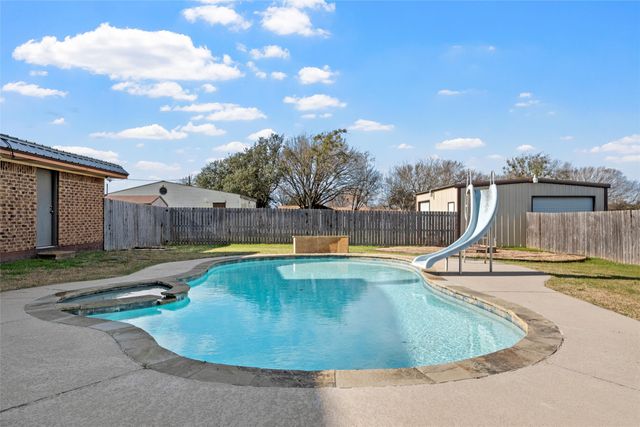 398 Bluebonnett Lane, Lorena, TX 76655