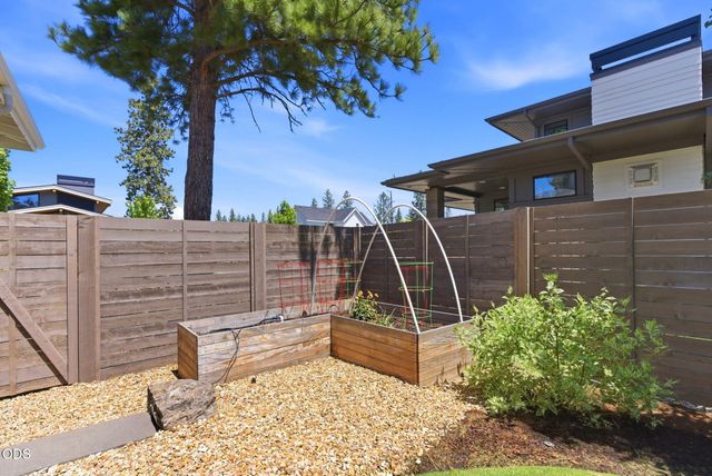 3113 NW Blodgett Way, Bend, OR 97703
