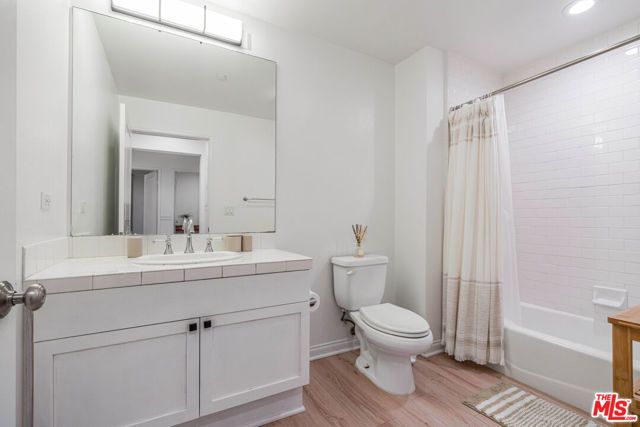 5625 Crescent Park 126, Los Angeles, CA 90094