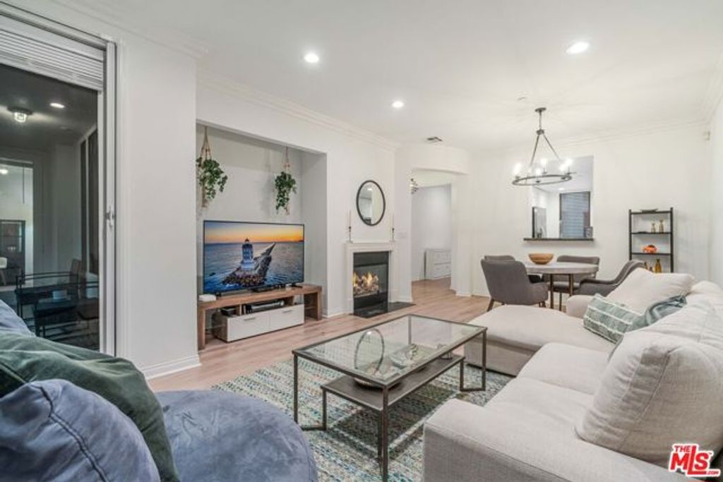 5625 Crescent Park 126, Los Angeles, CA 90094