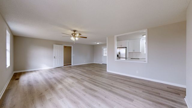 211 Freedom Dr, Lebanon, TN 37087