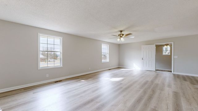 211 Freedom Dr, Lebanon, TN 37087