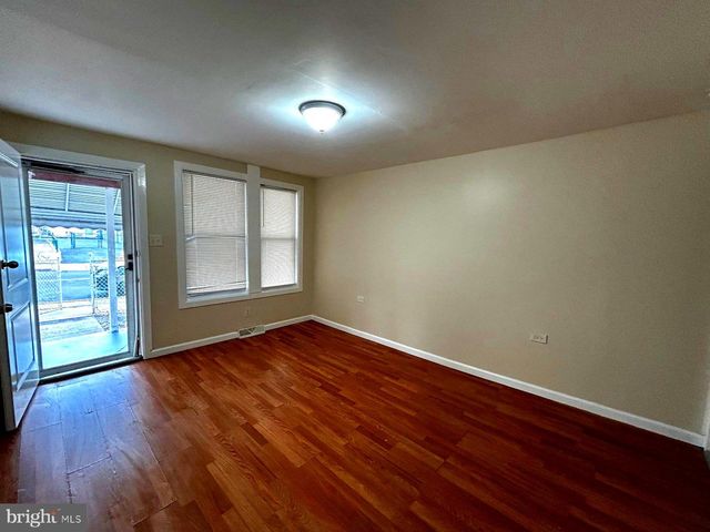 7 RACE ST, Trenton, NJ 08638