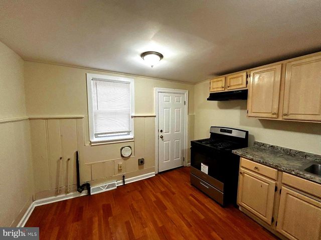 7 RACE ST, Trenton, NJ 08638