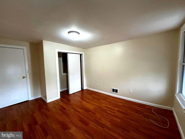 7 RACE ST, Trenton, NJ 08638