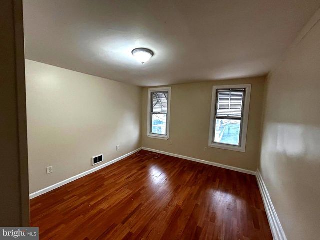 7 RACE ST, Trenton, NJ 08638
