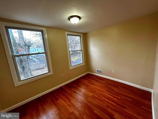 7 RACE ST, Trenton, NJ 08638