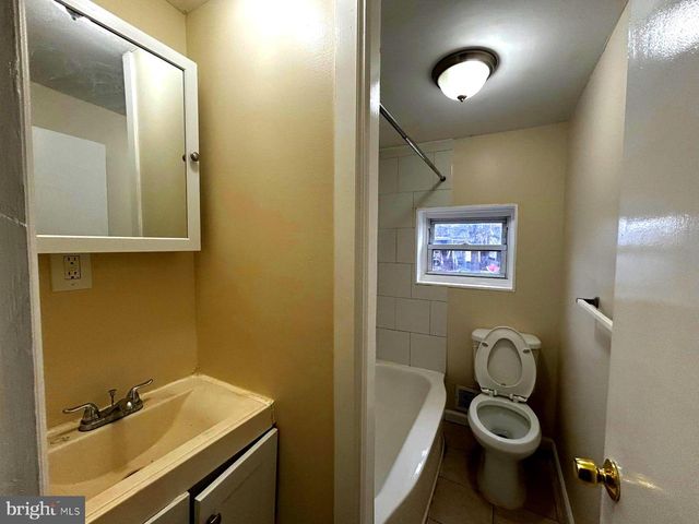 7 RACE ST, Trenton, NJ 08638