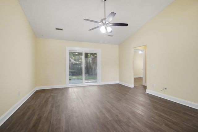 9010 Blitzen Court, North Charleston, SC 29406