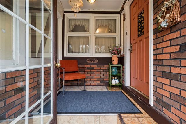 609 Forest Edge Lane, Des Plaines, IL 60016
