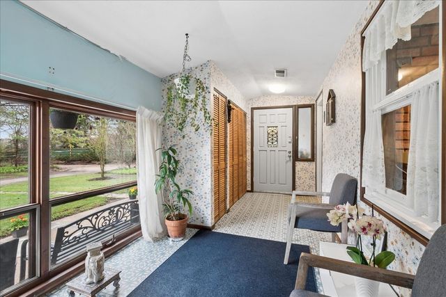 609 Forest Edge Lane, Des Plaines, IL 60016