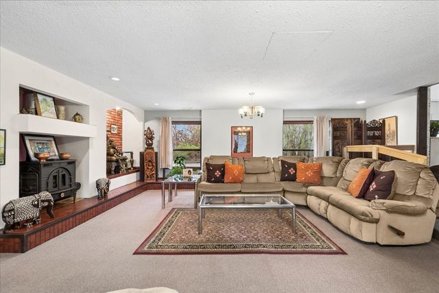 609 Forest Edge Lane, Des Plaines, IL 60016