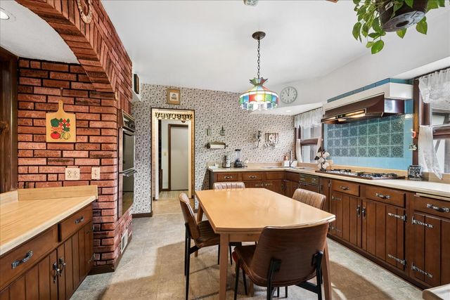 609 Forest Edge Lane, Des Plaines, IL 60016