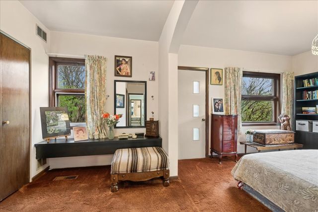609 Forest Edge Lane, Des Plaines, IL 60016