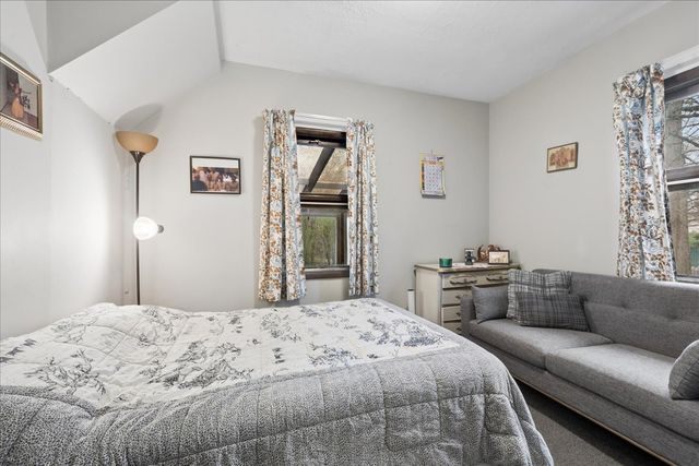 609 Forest Edge Lane, Des Plaines, IL 60016