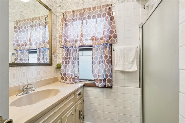 609 Forest Edge Lane, Des Plaines, IL 60016