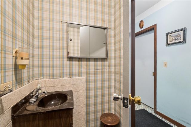 609 Forest Edge Lane, Des Plaines, IL 60016