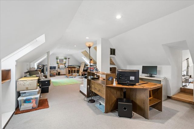 609 Forest Edge Lane, Des Plaines, IL 60016
