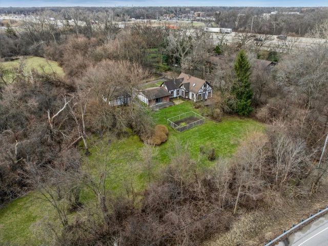 609 Forest Edge Lane, Des Plaines, IL 60016