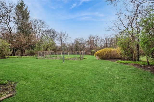 609 Forest Edge Lane, Des Plaines, IL 60016