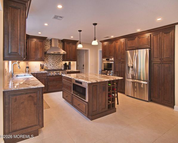 18 Carrie Drive, Marlboro, NJ 07746