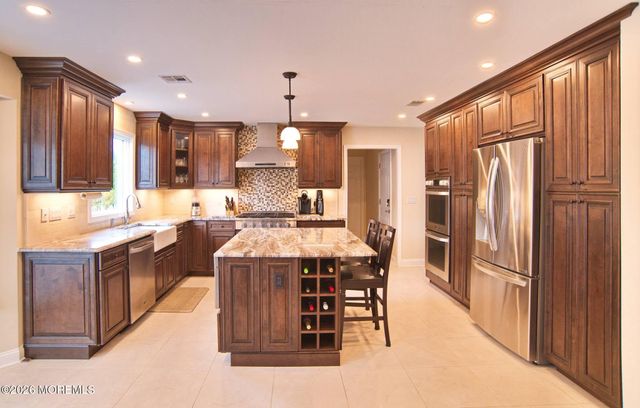 18 Carrie Drive, Marlboro, NJ 07746