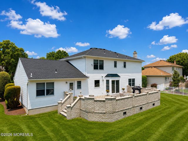 18 Carrie Drive, Marlboro, NJ 07746