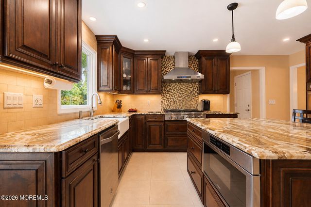 18 Carrie Drive, Marlboro, NJ 07746