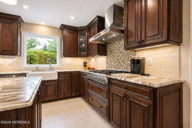 18 Carrie Drive, Marlboro, NJ 07746