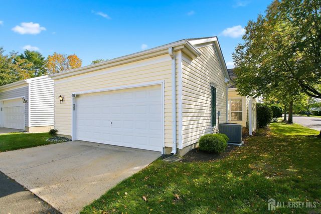 434 Bluebird Drive, Monroe, NJ 08831