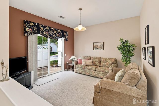 434 Bluebird Drive, Monroe, NJ 08831