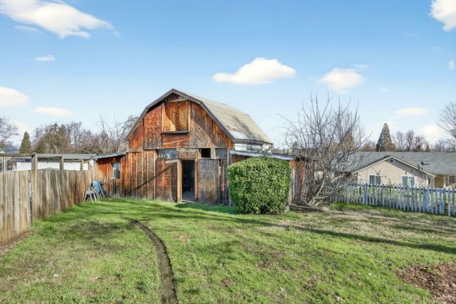 3418 S Stage Road, Medford, OR 97501