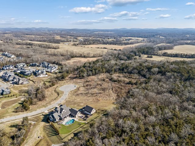 9435 Thatchbay Ct, College Grove, TN 37046