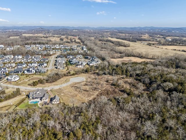 9435 Thatchbay Ct, College Grove, TN 37046