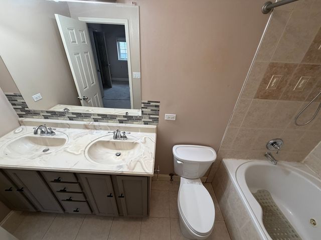 183 N Des Plaines River Road E2, Des Plaines, IL 60016