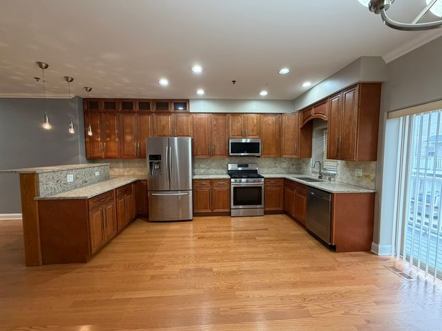 183 N Des Plaines River Road E2, Des Plaines, IL 60016